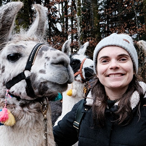 Andreia with llama Eloy